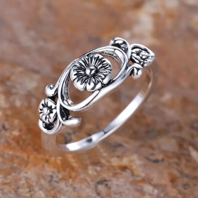 Holle bloem ring voor dames, retro stijl. Prachtige vintage bloemenring, perfect voor een elegante en unieke uitstraling. Een tijdloos sieraad.