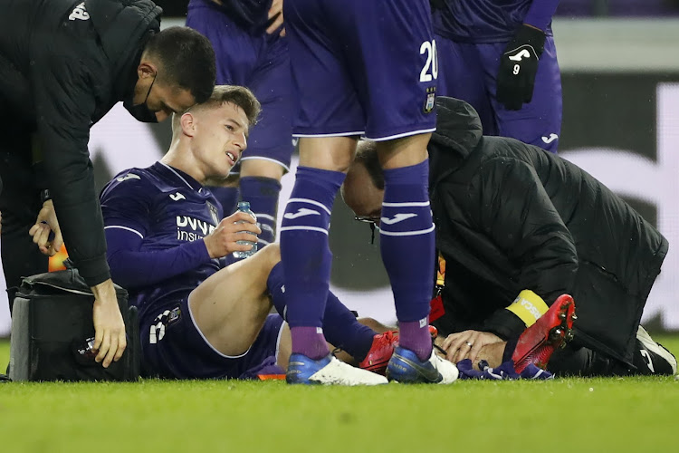 📷 Inquiétude pour Yari Verschaeren, sorti sur civière face à Genk