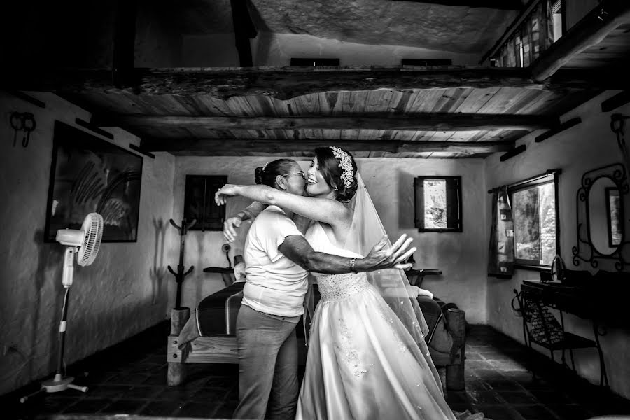 Fotógrafo de casamento Carina Rodríguez (altoenfoque). Foto de 26 de maio 2017