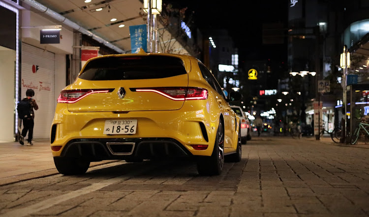 メガーヌ ハッチバックのpickupcars2024・春一番・バレンタイン・愛車の好きな角度・両替町に関するカスタム事例の投稿画像3枚目