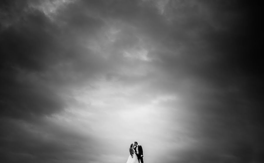 Wedding photographer Denisa-Elena Sirb (denisa). Photo of 21 November 2015