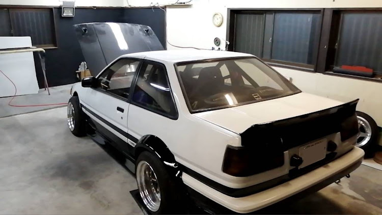 カローラレビンのAE86・テールランプ塗装・Twin Power・全塗装中に関するカスタム事例の投稿画像1枚目