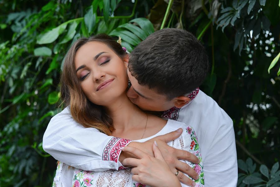 Fotógrafo de casamento Nataliya Yovenko (photoarnika). Foto de 11 de outubro 2018