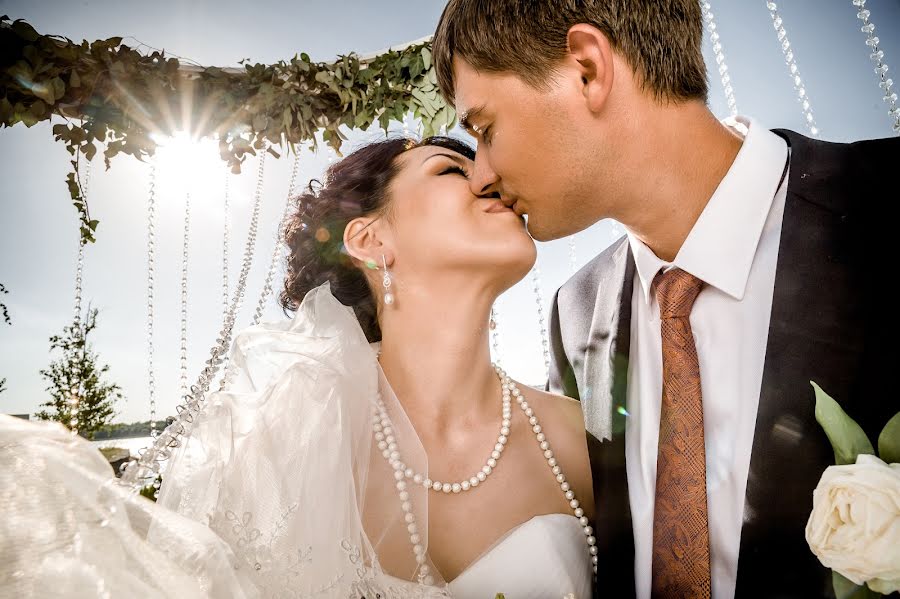 Fotógrafo de casamento Denis Pazyna (poctob). Foto de 15 de setembro 2016