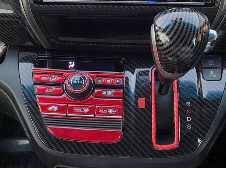 フリード+のカーボン水圧転写加工・GSA レッドメッキ・シート・DIYに関するカスタム事例の投稿画像4枚目