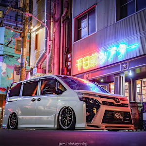 ヴォクシー ZRR80W