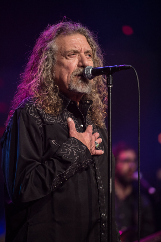 Плант. Роберт Плант 2019. Роберт Плант с детьми. Robert Plant с польской группой. Роберт Плант слушать Шафран.