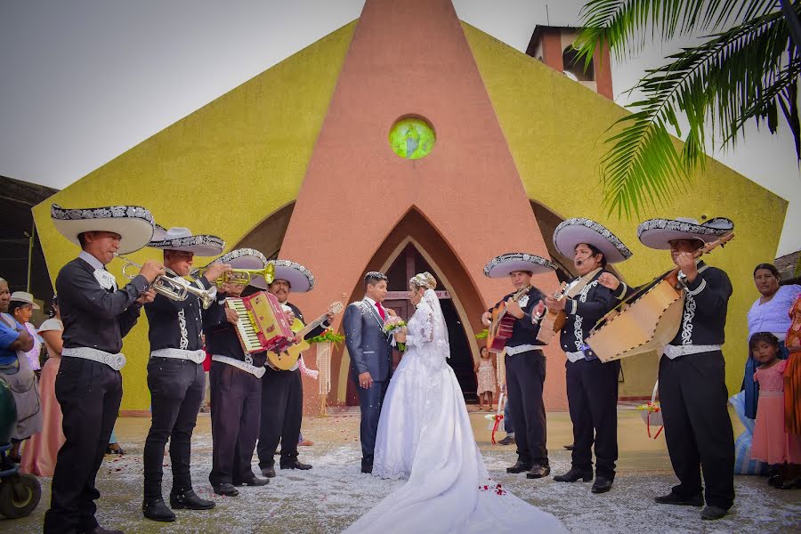 Wedding photographer Leonardo Aiza (aizaproducciones). Photo of 3 October 2019