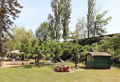 Villa with pool and garden 2