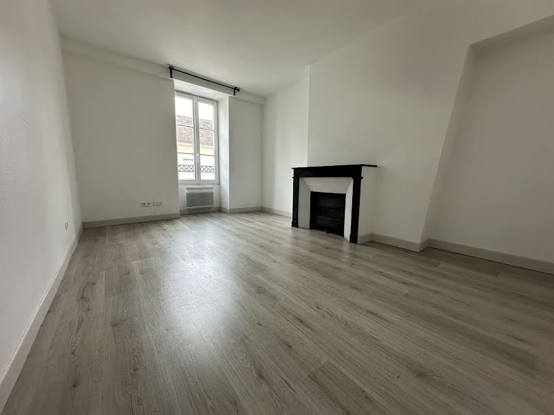 Location  appartement 3 pièces 70 m² à Fontainebleau (77300), 1 250 €