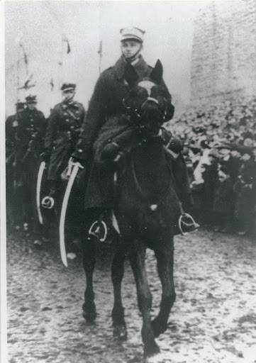 Witold Pilecki, second lieutenant of the reserves of the 26th Greater Poland Cavalry Regiment at the head of the Independence Day parade