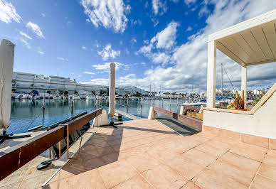 Apartment with terrace 16