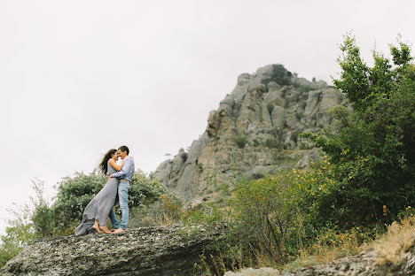 Fotógrafo de casamento Larisa Demidova (lgaripova). Foto de 3 de outubro 2015