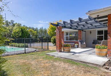 House with pool and garden 3