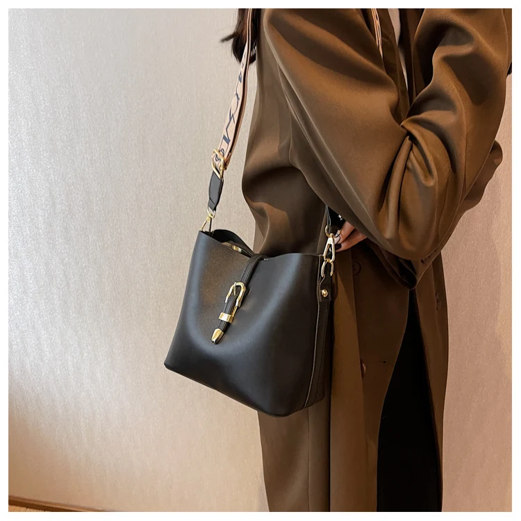 Title 10, Damenmode Großraumtasche – Stilvoll & geräumig ...