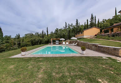 Villa avec piscine et terrasse 4