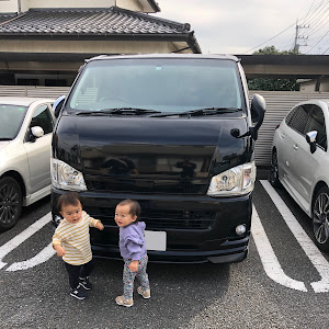 ハイエースバン TRH200V