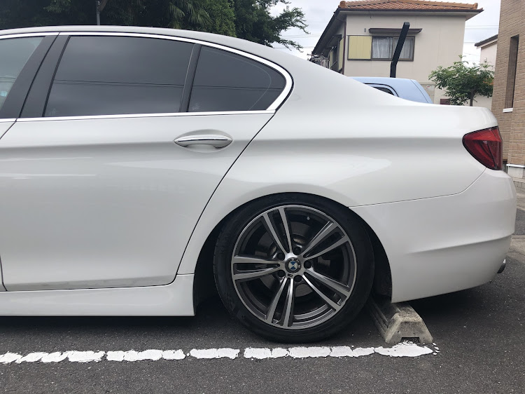 5シリーズ セダンの車高調整・DIYに関するカスタム事例の投稿画像3枚目
