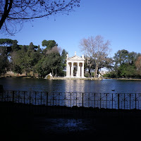 Tempio di Esculapio a villa Borghese