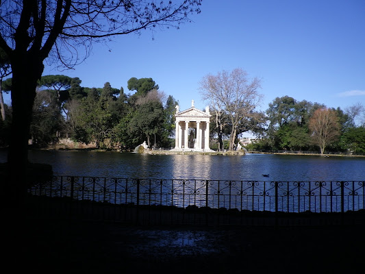 Tempio di Esculapio a villa Borghese