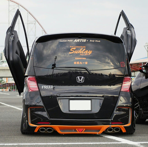 ホンダ フリードを華麗にカスタム By ガルフリ 19 07 29 History リアのエアロバンパーが割れ 修理だけではもったいないので短縮加工割れや歪みが Cartune