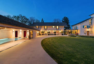 Farmhouse with garden and pool 1