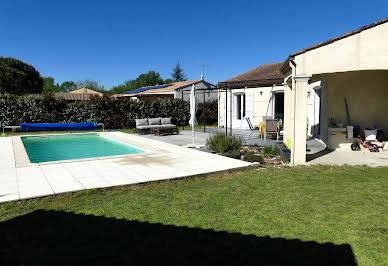 Maison avec piscine et terrasse 2