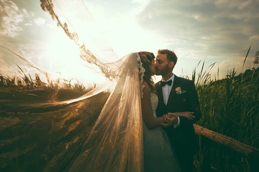 Fotografo di matrimoni Mitia Dedoni (mitiadedoni). Foto del 17 dicembre 2019