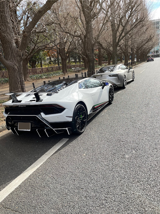 LCのレクサス・LC500・M4・BMW・来年もよろしくお願いしますに関するカスタム事例の投稿画像3枚目