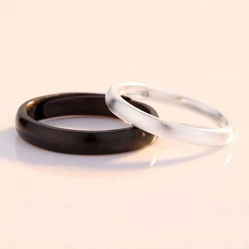 Anel Bucal de Prata Amor Entrelaçado Casal Design Exclusivo para Celebrar o Amor Eterno Presente Perfeito para Momentos Especiais e Românticos