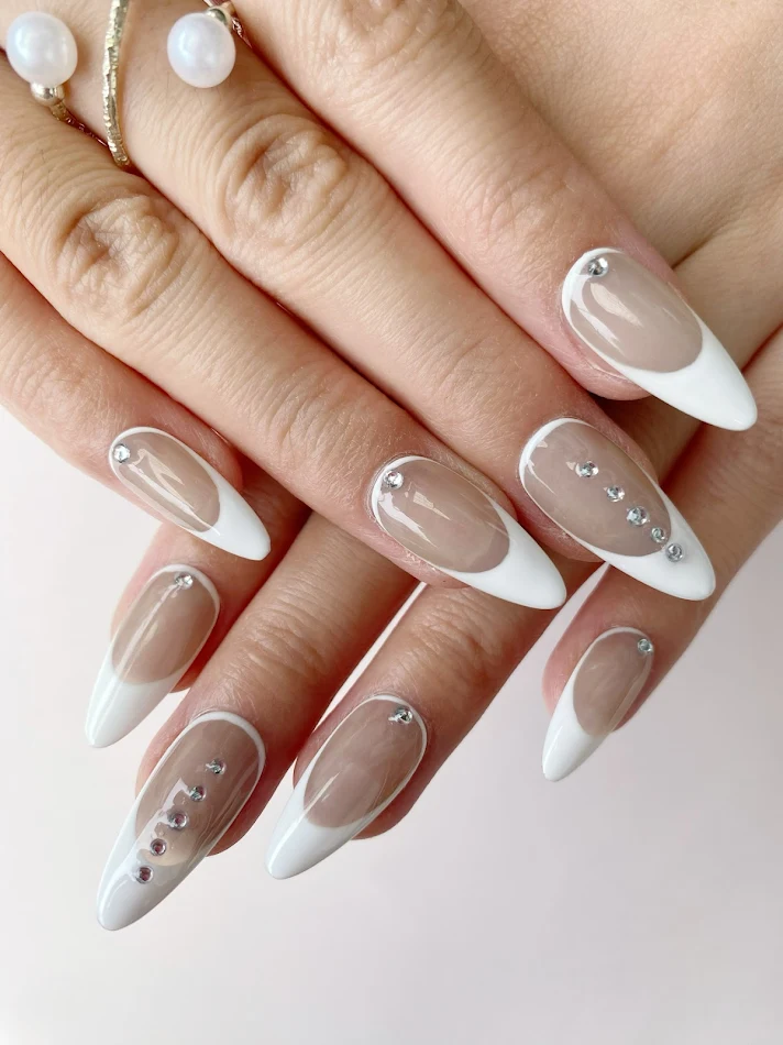 Manicure Niche Advanced Finished — Perfekcyjny manicure o profesjonalnym wykończeniu. Piękne, trwałe paznokcie, które zachwycają przez długi czas.