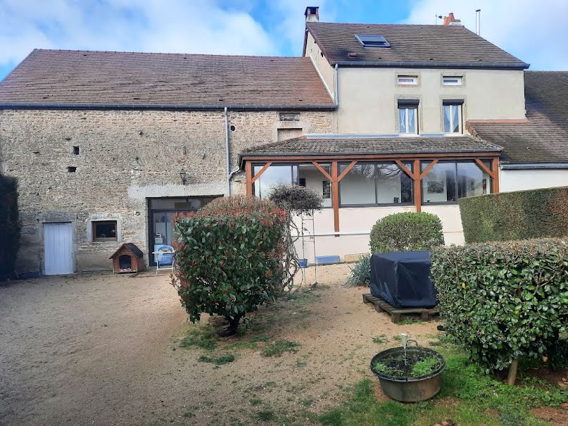 Vente maison 8 pièces 210 m² à Saint-Sernin-du-Plain (71510), 280 000 €