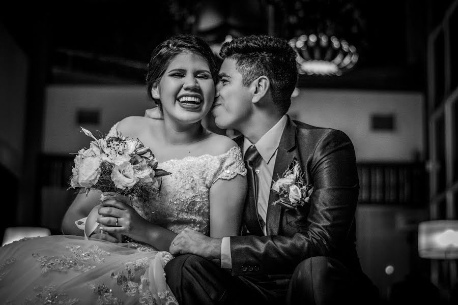 Jurufoto perkahwinan Ricky Lopez (rickylopezfoto). Foto pada 2 Jun 2019