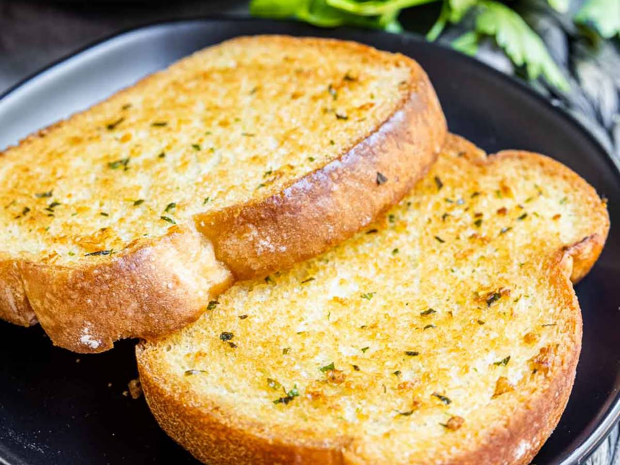 Air Fryer Garlic Bread Pizza Toast - Mommy Hates Cooking