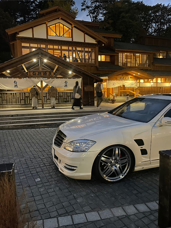 Sクラスセダンの紅葉ドライブ・紅葉と愛車・草津温泉・最後まで読まずに👍←押すな❗️・みんなのお気に入り芳香剤が見たいに関するカスタム事例の投稿画像2枚目