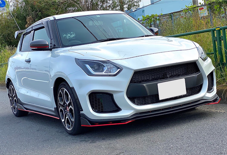 スイフトスポーツのスイフトスポーツ・zc33s・エアロパーツ・カスタム・DIYに関するカスタム事例の投稿画像1枚目