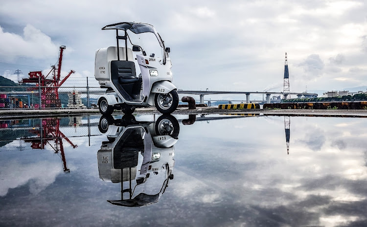 3シリーズ クーペのBMW・318ci・曇り空と愛車・まちなみ保存地区・ジャイロキャノピーに関するカスタム事例の投稿画像2枚目