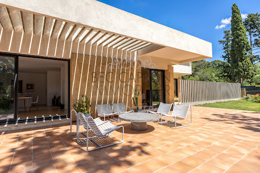 House with pool and garden 3