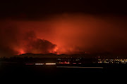 A wildfire burns on the hills of Ventura County as night falls and the winds calm near Ventura, California, U.S., December 5, 2017. REUTERS/Mike Blake