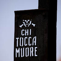 CHI TOCCA MUORE!! di 