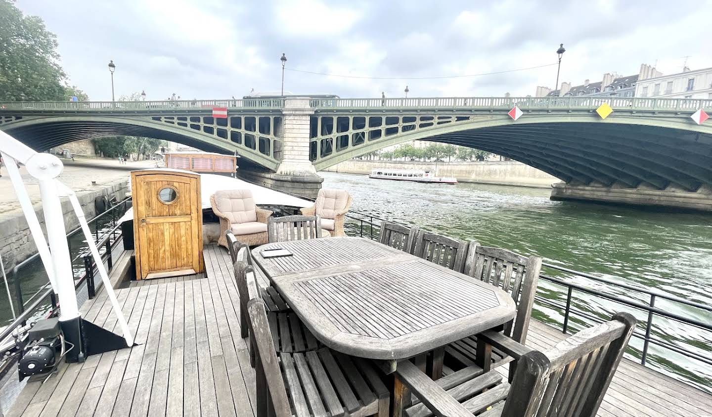 Houseboat Paris 5th