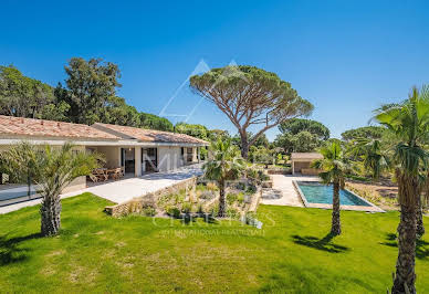 Villa avec piscine et terrasse 9