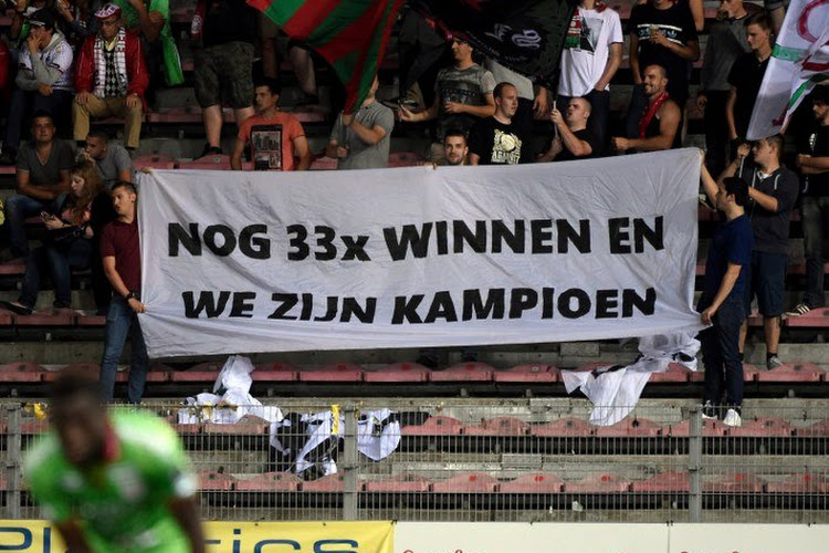 Supporters Essevee kwamen met ludieke spandoeken op de proppen