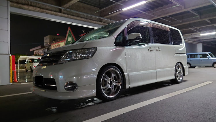セレナの車検上がりに関するカスタム事例の投稿画像1枚目