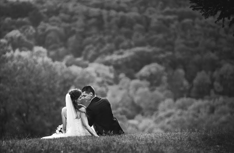 Nhiếp ảnh gia ảnh cưới Mirek Basista (fotoperla). Ảnh của 28 tháng 3 2017