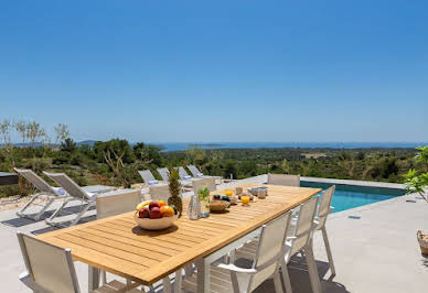 House with pool and terrace 4