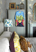 This hand-painted mural was inspired by de Gournay’s chinoiserie wallpapers.