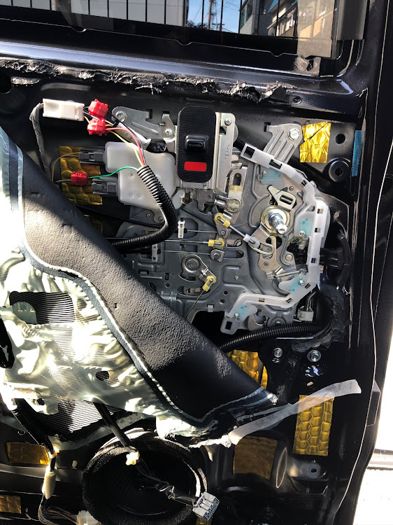 オデッセイのポチガー取り付け・ポチガーは開け閉め出来ます❗・電気系は苦手です・ポチガー設置に関するカスタム事例の投稿画像3枚目