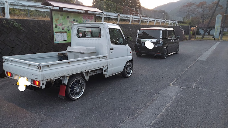 トールカスタムの美郷町ドライブ・フォロワーさんとの突然のコラボ・銀行の駐車場に車高ダウンムーヴを発見‼️に関するカスタム事例の投稿画像2枚目