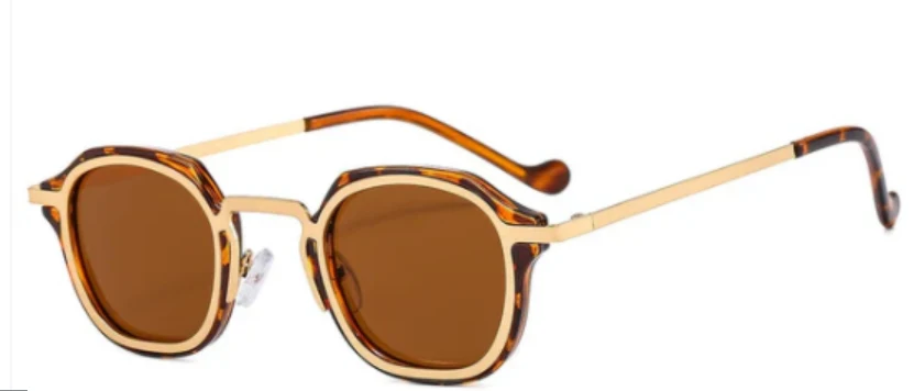 Lunettes de soleil hybrides PC métal punk homme et femme. Un style audacieux pour une protection optimale. Design tendance et durable, pour un look affirmé.